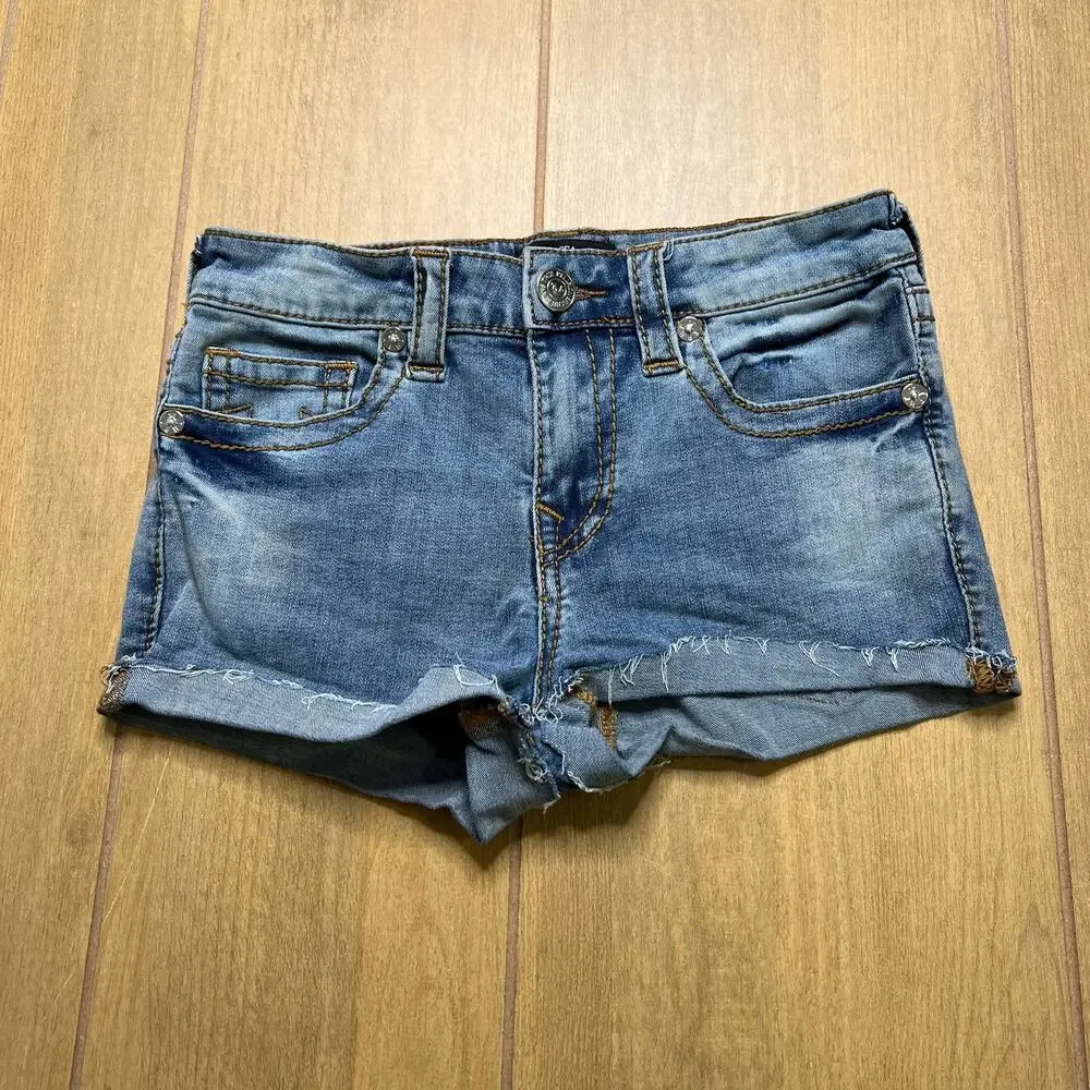 True Religion Becca Denim Shorts Womens Sz 26 Light Wash Cutoff Raw Hem Mid Rise